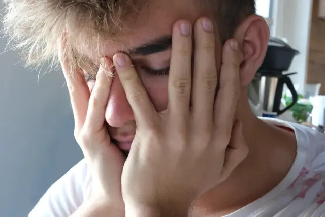 Ragazzo stanco